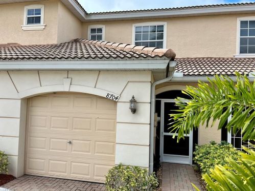 8704 Athena Ct, Lehigh Acres, FL 33971-3774
