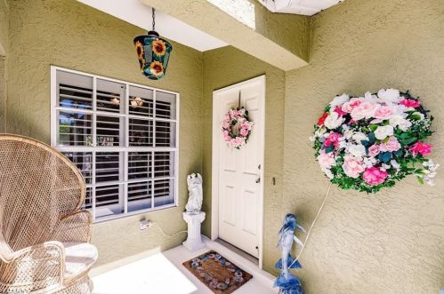 103 Lely Ct, Naples, FL 34113-8915