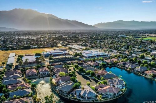 9 Loch Ness Lake Ct, Rancho Mirage CA  92270-5811 exterior