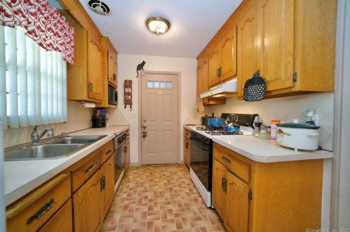 28 Farm Ct, New Britain, CT 06051-3825