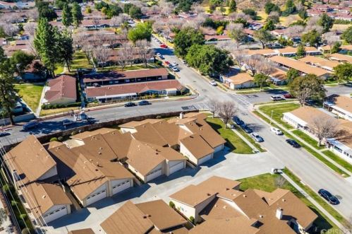 19032 Avenue Of The Oaks, Santa Clarita CA  91321-1444 exterior