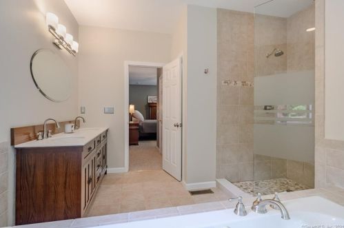 9 New Brg Rd, Brookfield Center CT  06804 exterior