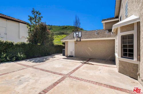 29646 Ridgeway Dr, Calabasas CA  91301-4147 exterior