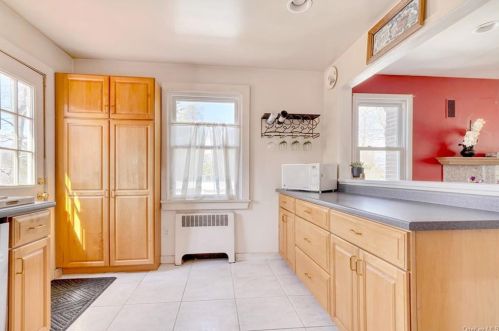 59 Beechwood Rd, Bedford Hills NY  10507-1701 exterior