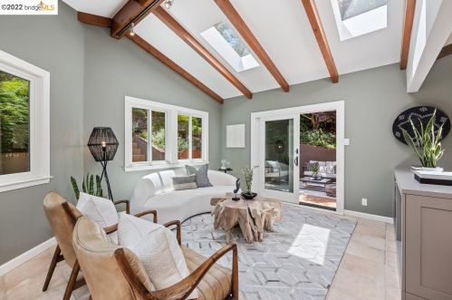 61 Calvert Ct, Oakland CA 94611-3436 exterior