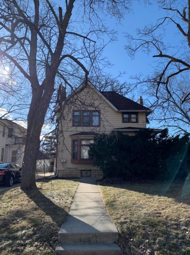 610 Hartwell Ave, Waukesha, WI 53186-5025