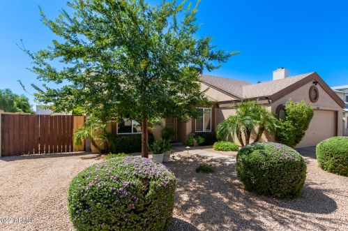 7001 Sierra Vista Dr, Glendale, AZ 85303-3633