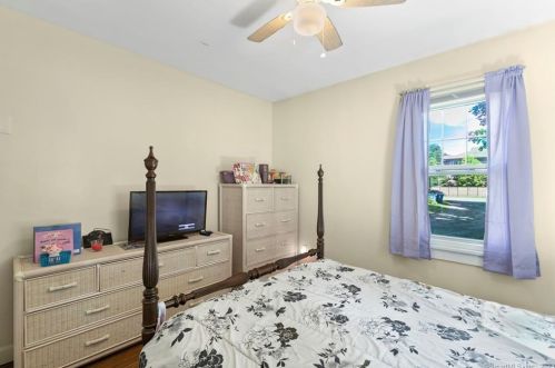 7 Hamilton Ct, Norwich CT  06360-4811 exterior