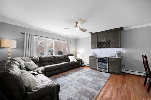 80 Friendly Rd, Mahopac NY  10541-1919 exterior