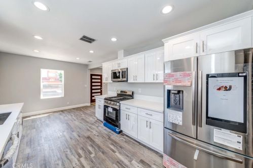 4567 120th St, Hawthorne CA  90250-2965 exterior