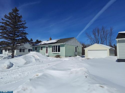 1933 31st St, Hibbing, MN 55746-3535