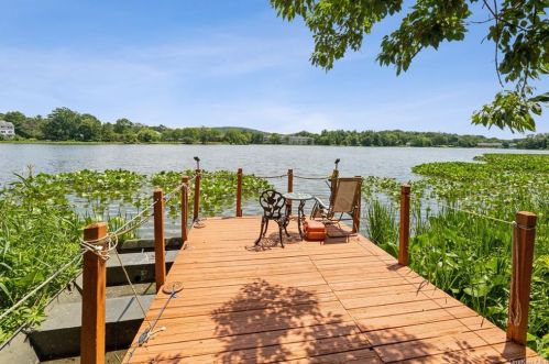 104 Lakewood Dr, Congers, NY 10920-1712