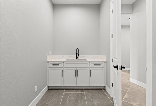 126 Mylnar Ave, Manteca CA  95336-4908 exterior