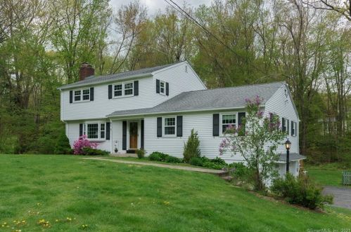 61 Carriage Dr, Waterbury, CT 06708-3309