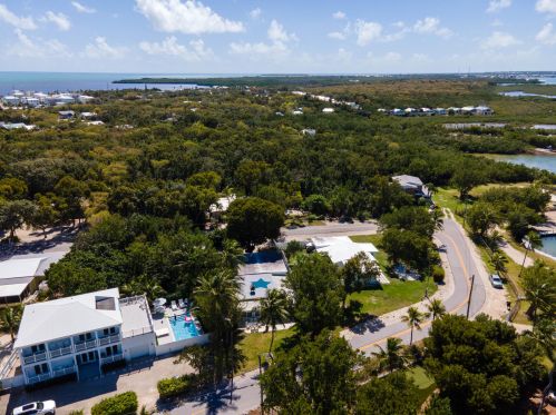 156 Bay Harbor Dr, Key Largo FL  33037-2011 exterior