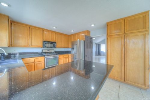 39918 Amberley Cir, Temecula CA 92591-7010 exterior