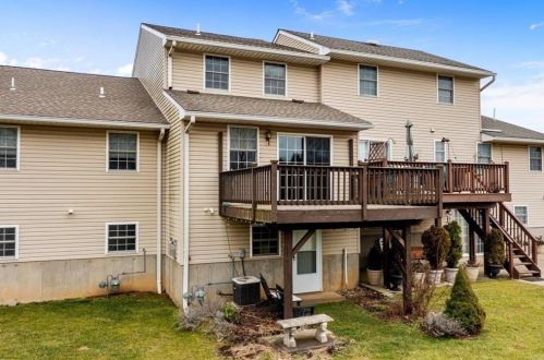 4 Saratoga Ct, Easton PA  18040-1046 exterior