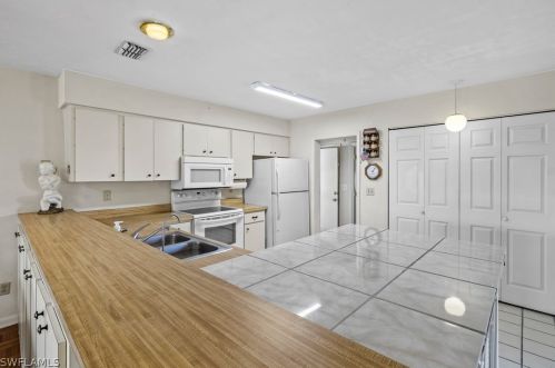 1607 Ridgecrest St, Lehigh Acres FL 33936-5843 exterior