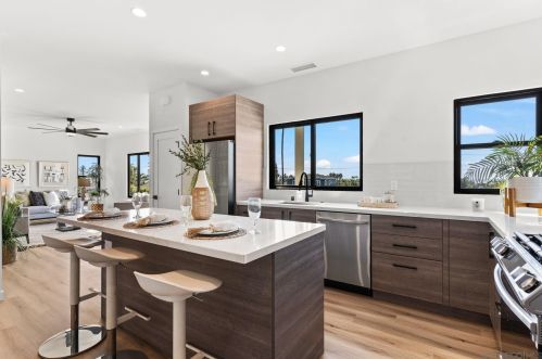 1855 Frankfort St, San Diego CA  92110-3514 exterior