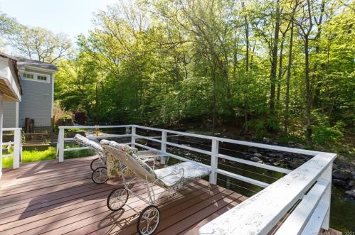 83 Maltbie Ave, Stamford CT  06902-1109 exterior