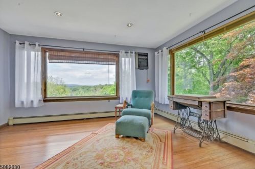 25 Darmstatter Rd, Skyline Lakes NJ  07456-1301 exterior