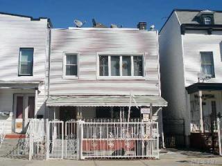 95 Elton St, Brooklyn, NY 11208-1020