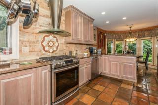 12 Kristin Ln, Hauppauge, NY 11788-1233