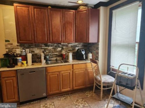 3 Grv Ave, West Deptford NJ  08063-1526 exterior