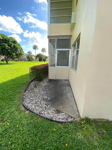 49 Coventry C, West Palm Beach, FL 33417-1617