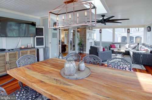 10727 Basket Oak Ct, Springfield VA  22015-2402 exterior