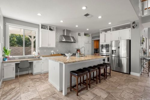 28102 Boulder Crest Ct, Santa Clarita, CA 91351-5009