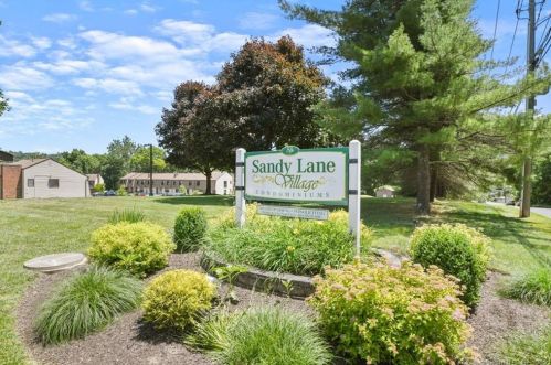 94 Homestead Ln, Brookfield Center CT  06804-2668 exterior