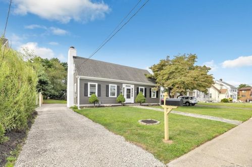 70 Hawthorne St, Bridgeport CT  06610-1652 exterior