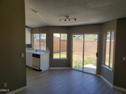 44227 32nd St, Lancaster, CA 93536-6196