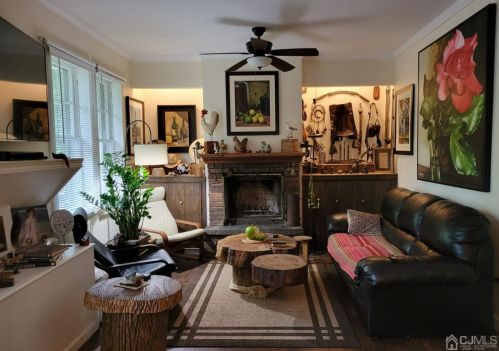 2 Metuchen Ave, Woodbridge NJ  07095-1923 exterior