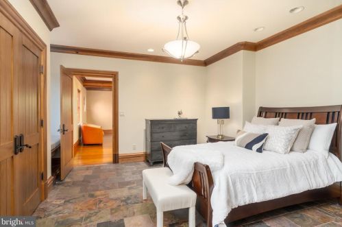 608 Kentland Dr, Great Falls VA  22066-1030 exterior