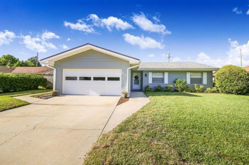 121 Whittier Ln, Winter Haven, FL 33884-2377
