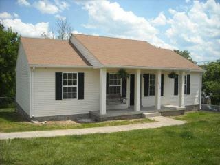 1012 Deerfield Dr, Chapmansboro, TN 37035-5358