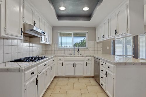 696 Tahoe St, Manteca CA  95337-6853 exterior