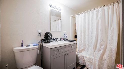 40321 Calle Rosalito, Santa Clarita CA  91390-1088 exterior