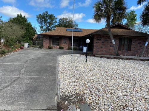 1052 Feather Dr, Deltona, FL 32725-2716