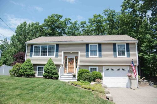 18 New Zealand Rd, Seabrook, NH 03874-4111