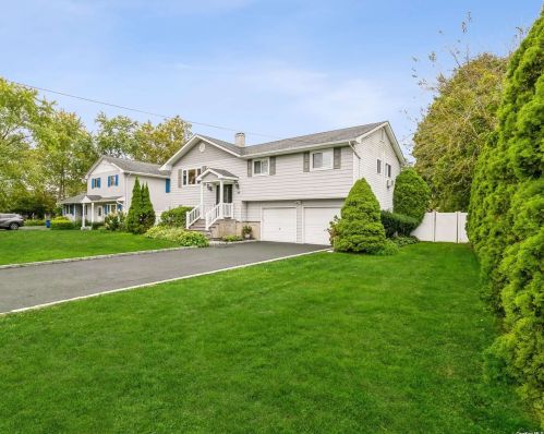 48 Lawrence Rd, San Remo, NY 11754-3938