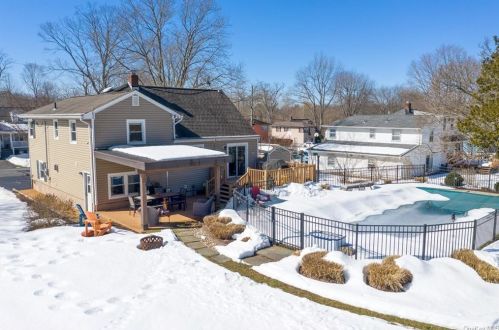 253 Cottage Rd, Valley Cottage, NY 10989-2426