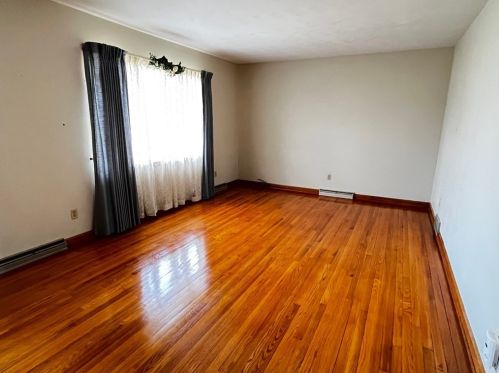 3820 Holly Ln, Hermitage, PA 16148-3521