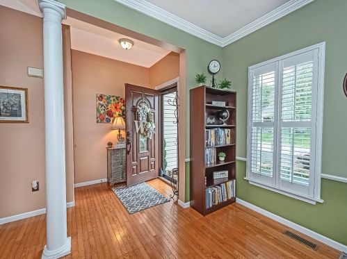 109 Cherrywood Dr, New Kensington, PA 15068-8351
