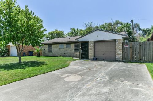 3017 14th Ave, Texas City, TX 77590-5109