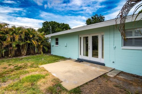 735 42nd Ave, Saint Petersburg FL  33703-4636 exterior