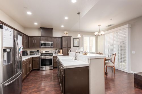 9950 Macabee Ln, Elk Grove CA  95757-2551 exterior