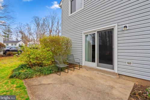 6010 Rdg Frd Dr, Springfield VA 22015-3651 exterior